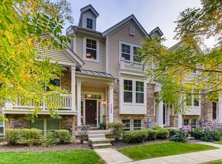 1102 Tuscany Dr, Streamwood, IL 60107