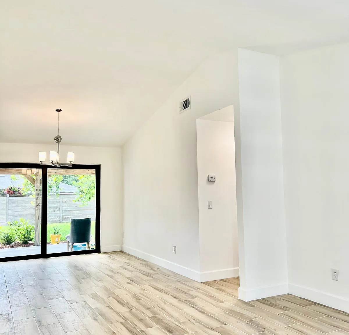 3 bed, 1132 sqft, $2,450 — Photo 3