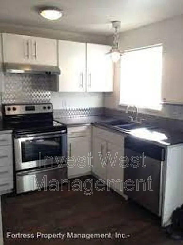 2 bed, 1.5 bath, 850 sqft, $1,695 — Photo 3
