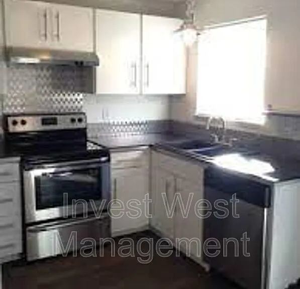 9031 N Saint Louis Ave — Photo 2