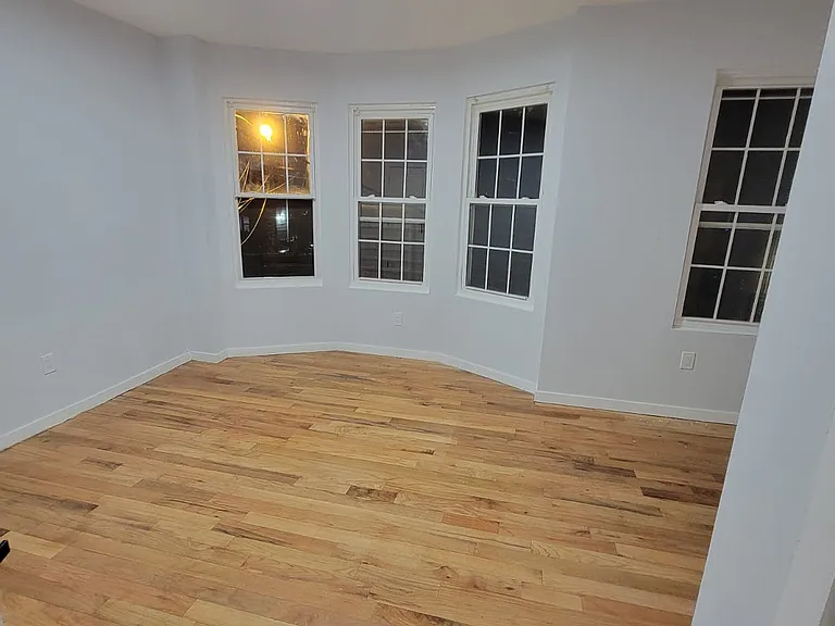 379 S 20th St #B — Photo 2