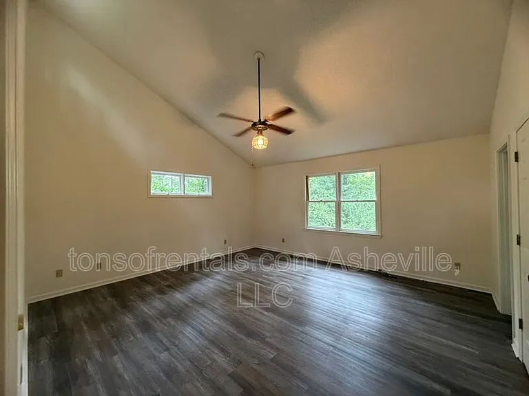 327 Winding Way Ln — Photo 14