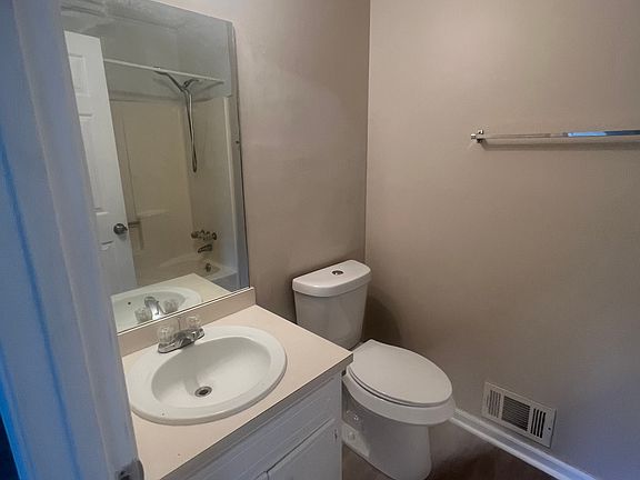 5th image of 467 Charleston Ln