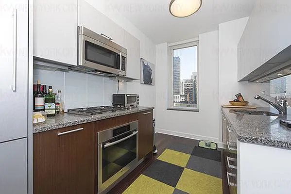 Rented by Keller Williams NYC | media 17