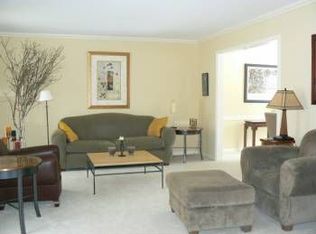 13 Branchwood Dr, Schaumburg, IL 60193