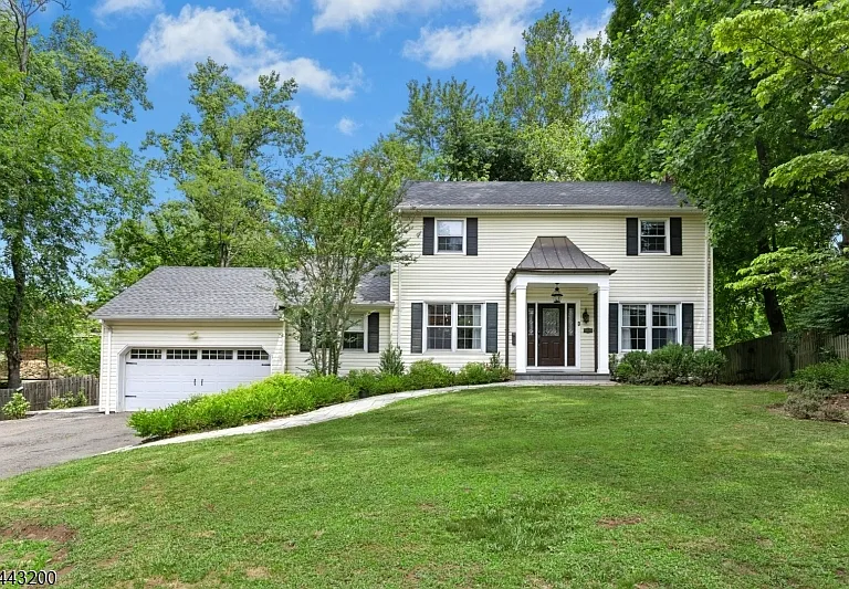 162 Mountainview Dr — Photo 1