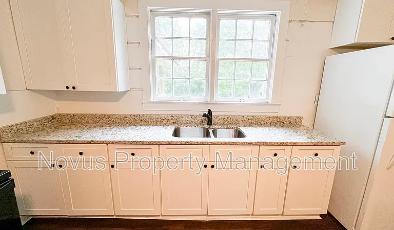 135 W Atlanta St — Photo 4
