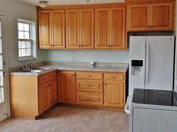 2nd image of 657 E Sargent St