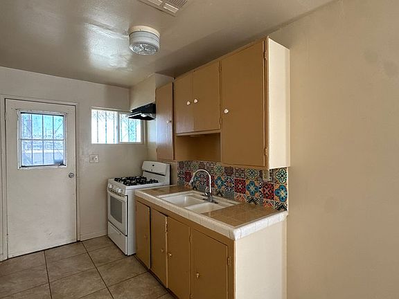 3rd image of 507 E 3rd St #A