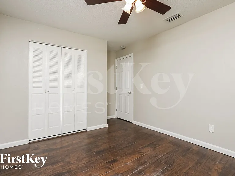 1130 E Normandy Blvd — Photo 10