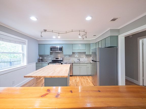 4th image of 10617 Sunny Ln