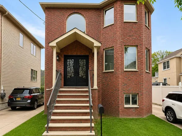 29 Burgher Ave, Staten Island, NY 10304