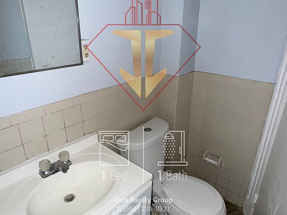 2nd image of 154 Union St APT 3R