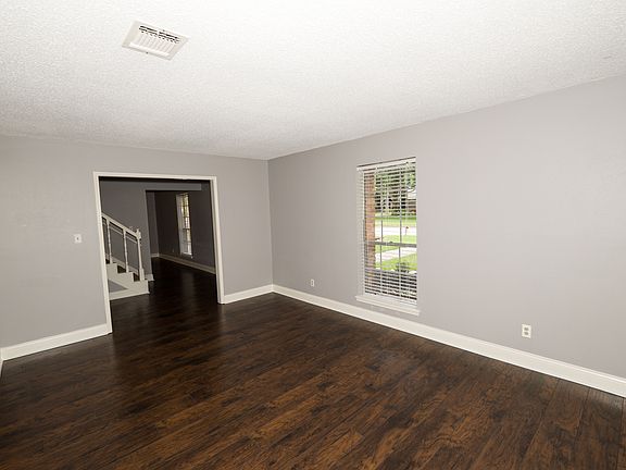 4th image of 241 Saint Cloud Dr