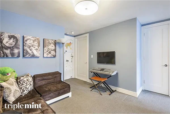 Sold by Triplemint | media 7