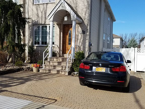 2nd image of 157 Shiel Ave