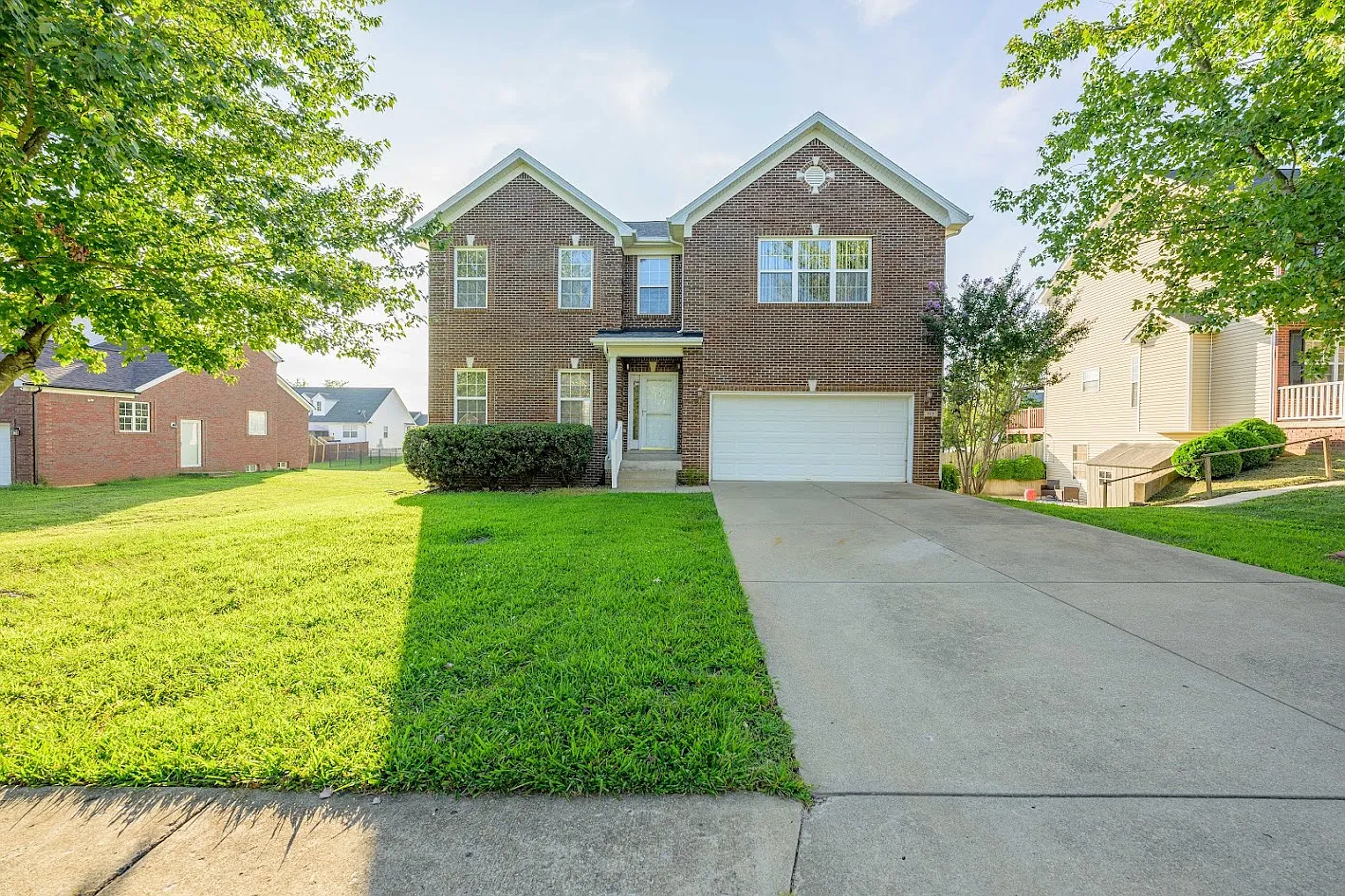 4 bed, 3.5 bath, 3300 sqft, $2,000 — Photo 1