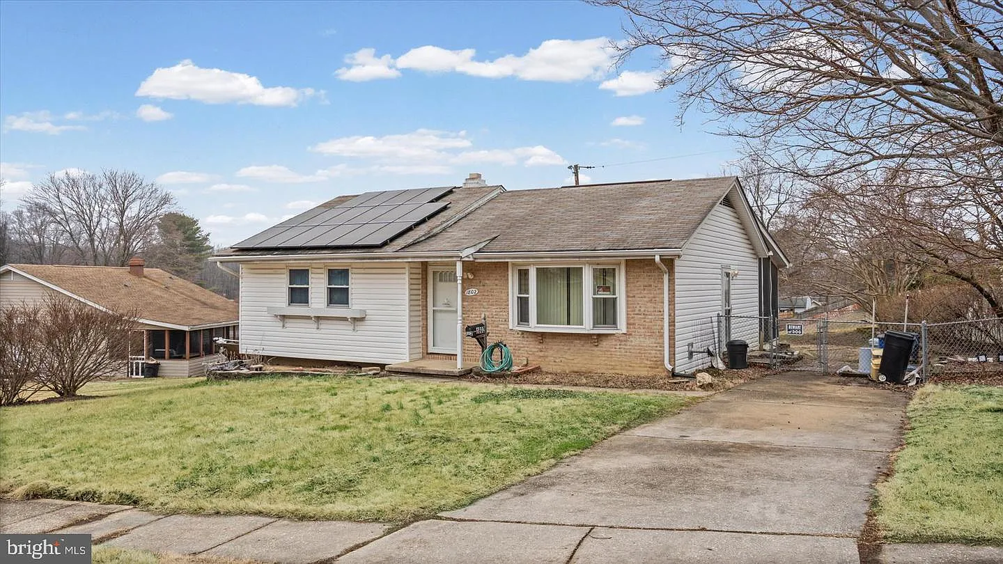 1802 Larch Dr photo 1