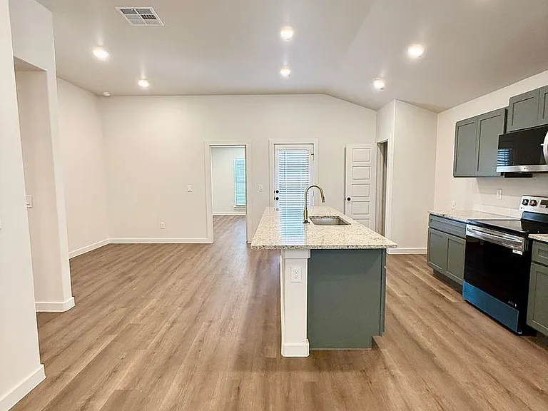 2143 Langford Ave — Photo 7