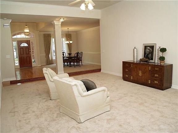 5th image of 8004 Yaupon Dr