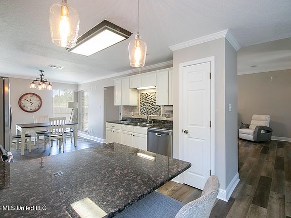 4th image of 6705 Southwind Dr