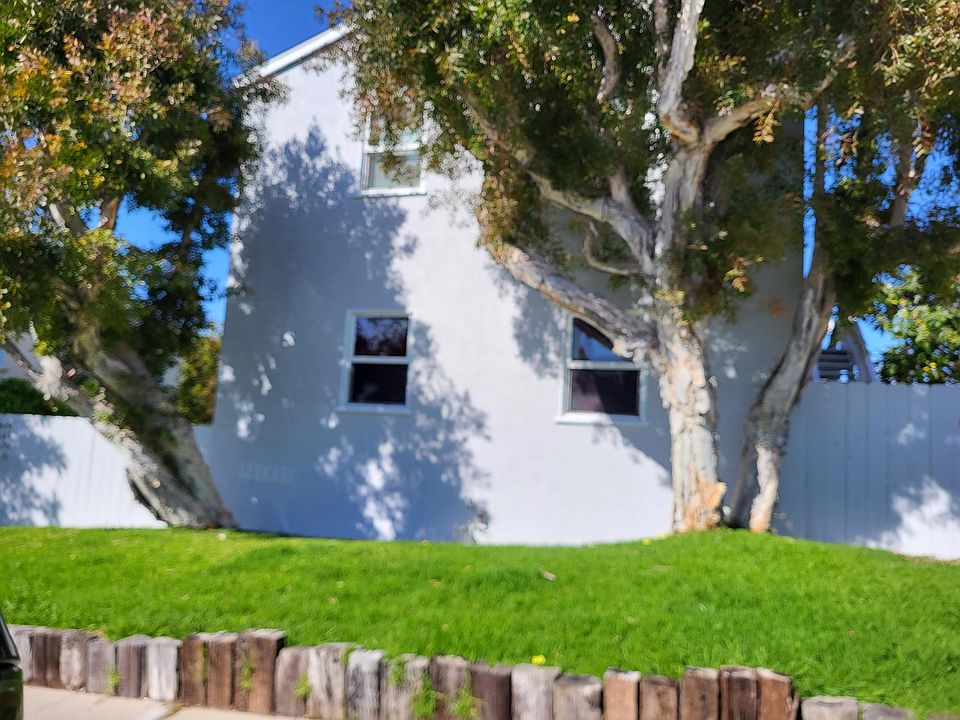 1st image of 3668 Voltaire St