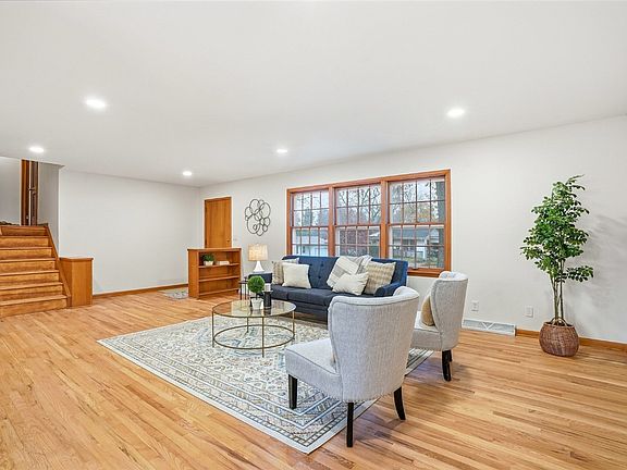 4th image of 420 Terrace Rd