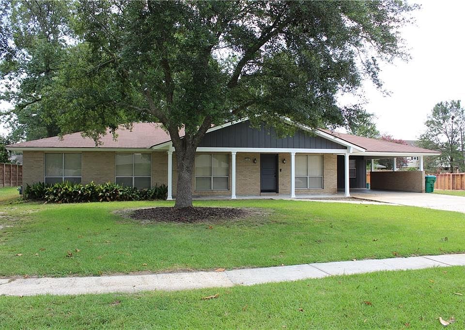 1st image of 206 College Dr