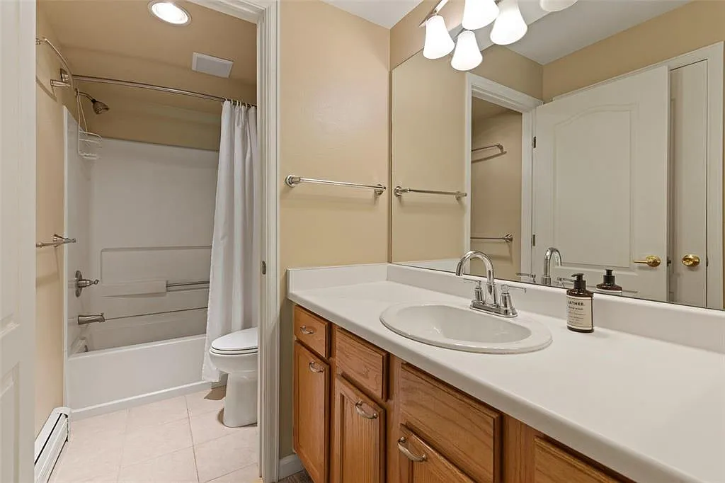 2 bed, 1125 sqft, $3,600 — Photo 3