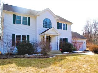 17 Sheerman Ln, Amherst, MA 01002