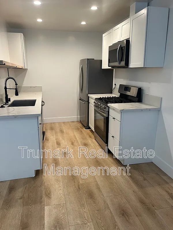 2 bed, 2.0 bath, 900 sqft, $2,850 — Photo 2