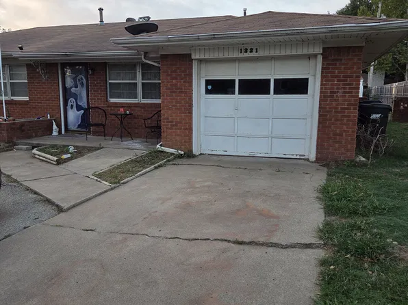 1221 E 2nd St, Cushing, OK 74023