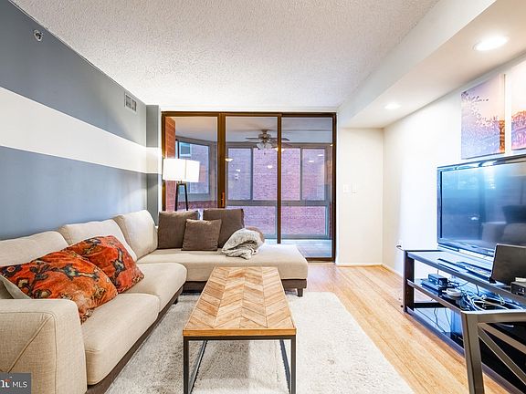 2nd image of 1001 N Vermont St APT 413