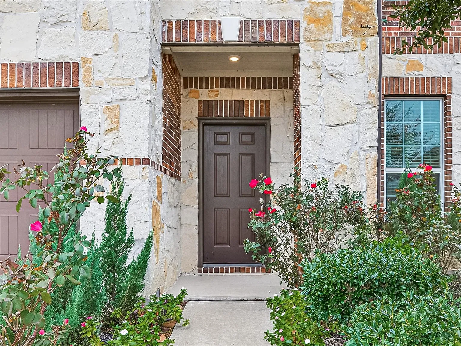 4 bed, 3.5 bath, 2805 sqft, $2,850 — Photo 3