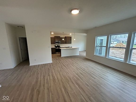 2nd image of 202 Maggie Ln