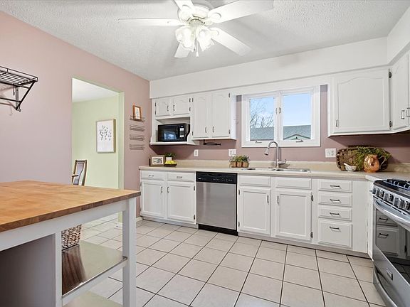 3rd image of 102 Nottingham Chase