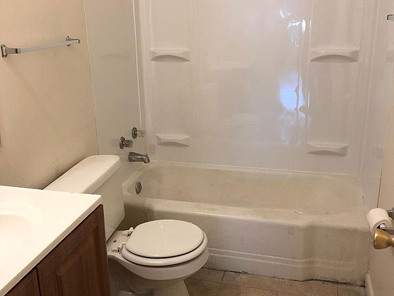 3rd image of 7044 Penny St