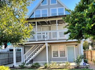 919 Grove Rd, Clear Lake Shores, TX 77565