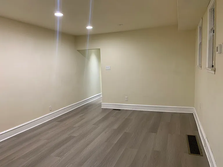 1106 Pine St #1R — Photo 5