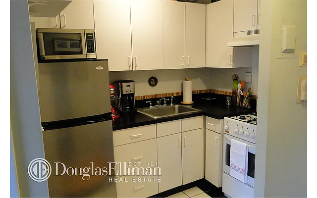 Sold by Douglas Elliman | media 15