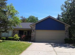 1400 Summit Dr, Commerce Township, MI 48390