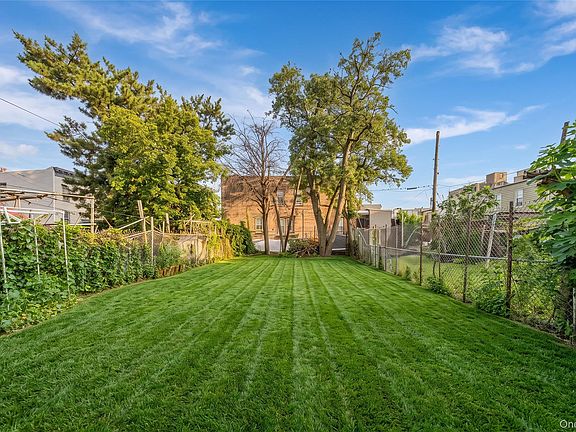 4th image of 2512 Maclay Avenue