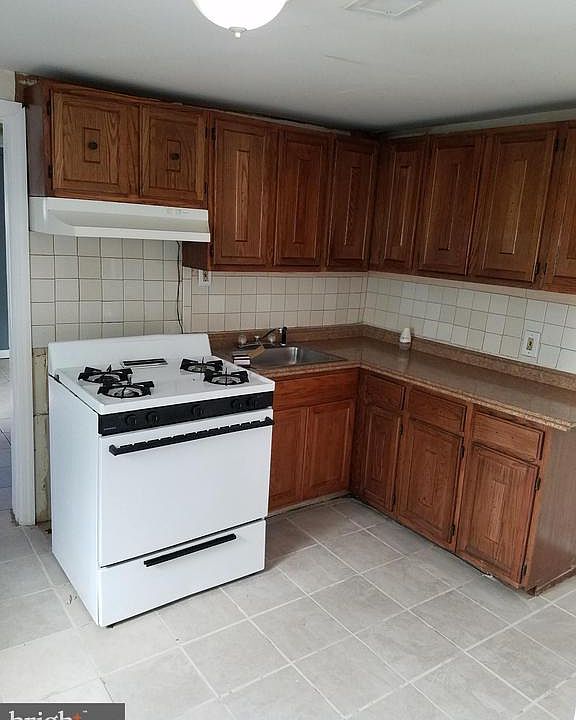 2nd image of 124 E Federal St