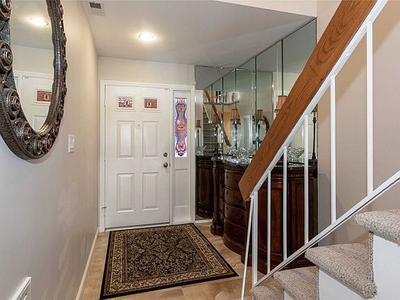 3rd image of 86 Woodlake Dr W