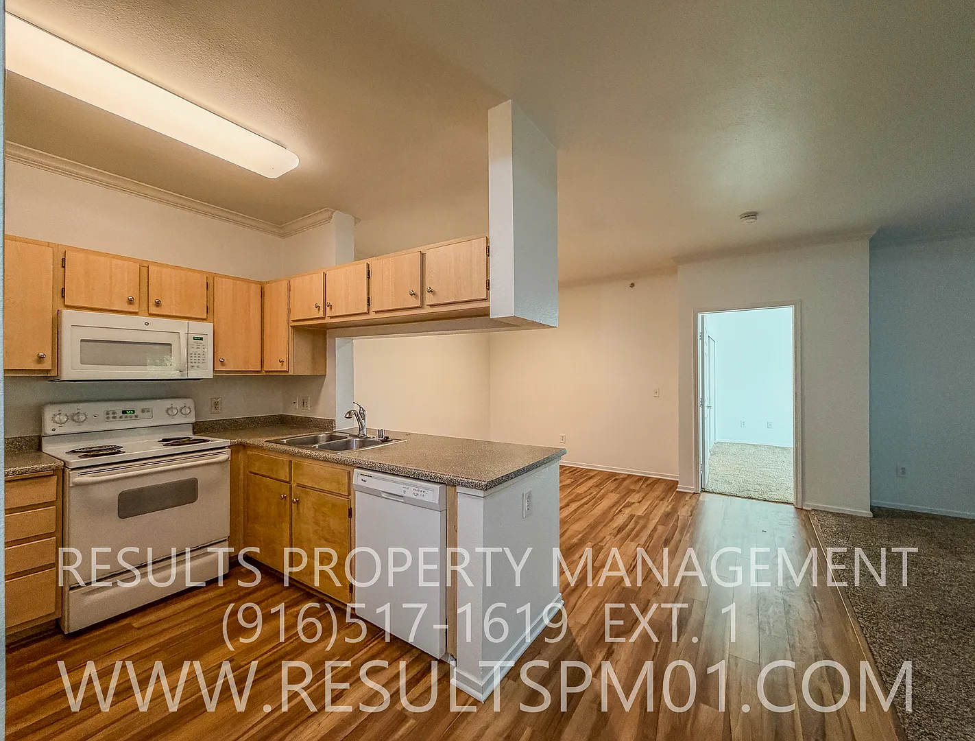 Lovely Gardens - Downstairs 2 Bedroom 2 Bath Condo — Photo 4