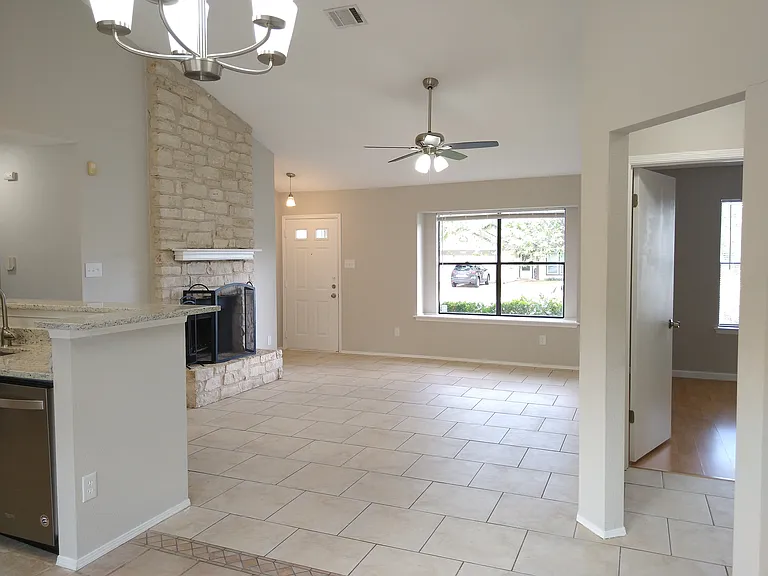 1813 Laurel Path — Photo 10
