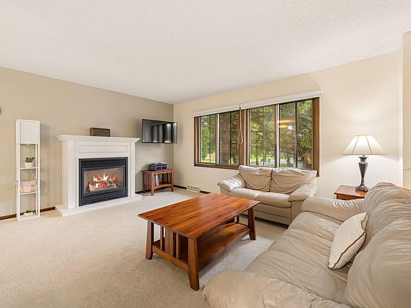 3rd image of 899 Lawnview Ave