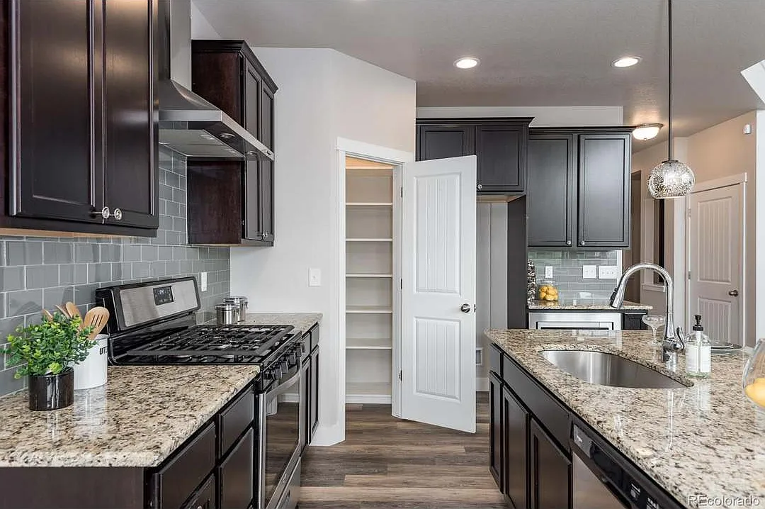 3 bed, 3033 sqft, $2,750 — Photo 4
