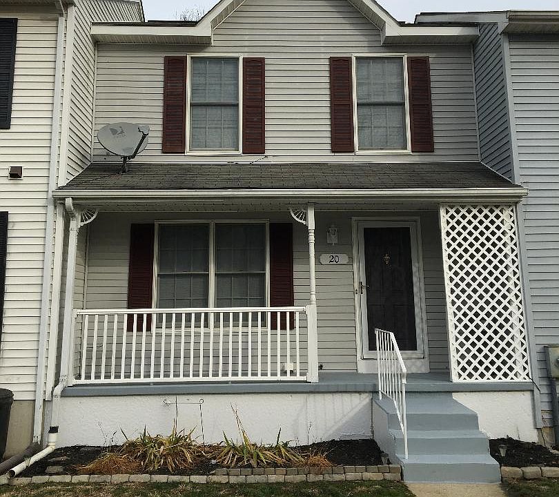 FRONT VIEW OF RESIDENCE