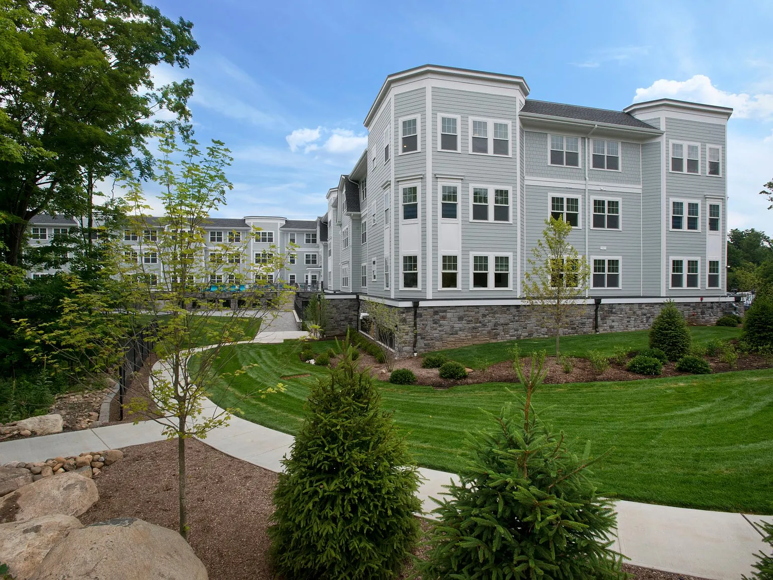 Colonial Pointe at Franklin Lakes — Photo 2